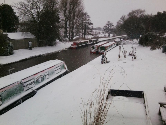  ¡Puede disfrutar de unas vacaciones en barco por el canal duranle todo el año! 